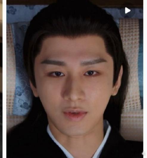 没被呃粉修图过的cy剧里长这样，果果拿去不谢。