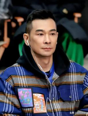 2012年，赵文卓怒怼甄子丹：“我在北京有10套房，就算赔上我的演艺生涯，我也要