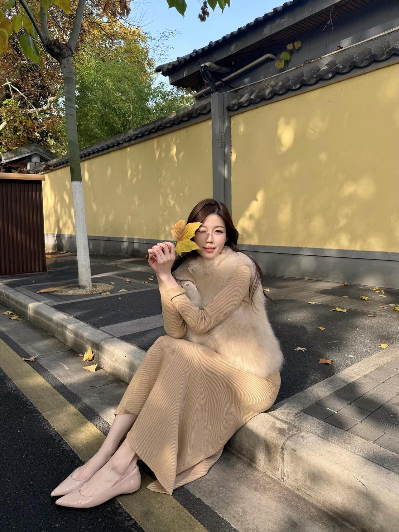 风情万种，让人心潮澎湃；温柔体贴，让人心生暖意。