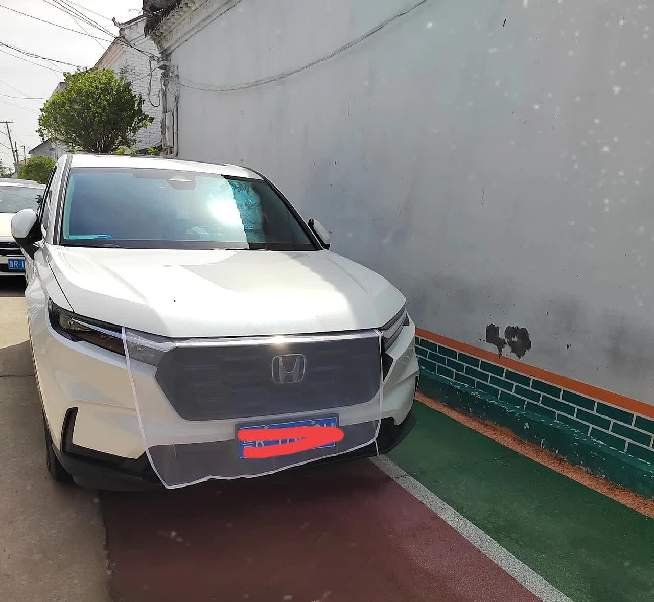我为什么劝邻居买了CR-V】🚗昨天在小区遛狗碰到老张，他一把拉住我："