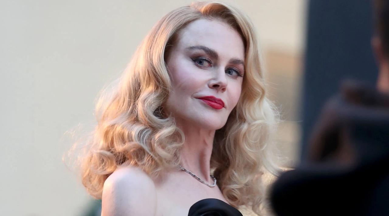 妮可・基德曼这是打了多少针啊！大美人能不能不要再折腾自己的脸了。这是她离婚后首次