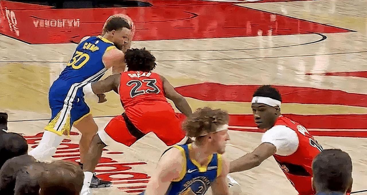 成也库里败也库里！今日勇士以127-141不敌猛龙。第四节比赛，库里进攻中击打