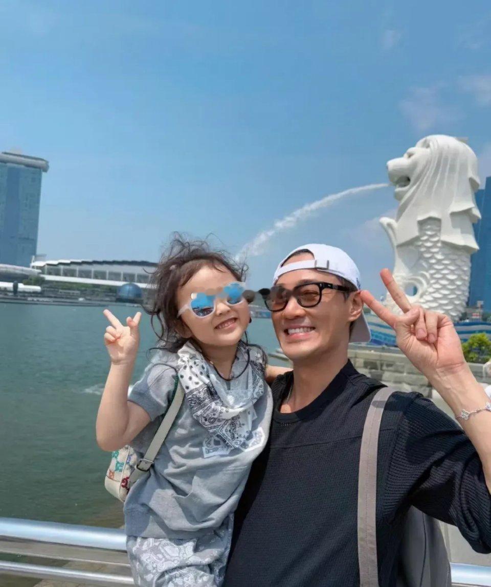 老公戴梵克雅宝，女儿都背个Gucci，老婆啥都没有​​​