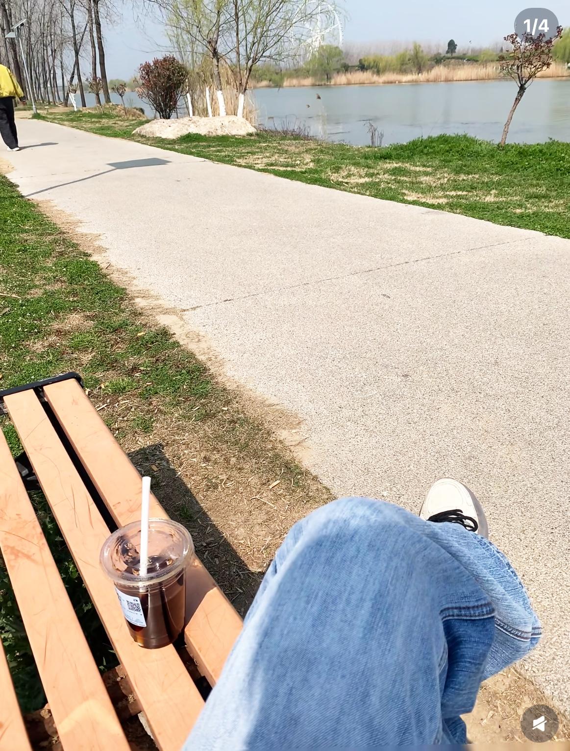 很清醒的一段话:“人可以节约，也可以不买衣服，甚至吃差点，不修边幅都可以。但一