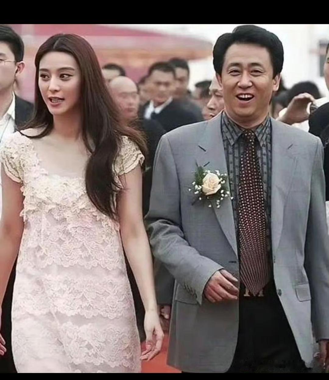 她可以说是全球最厉害的售楼小姐了，当年北上广的恒大新楼盘开业的时候她几乎都去站台
