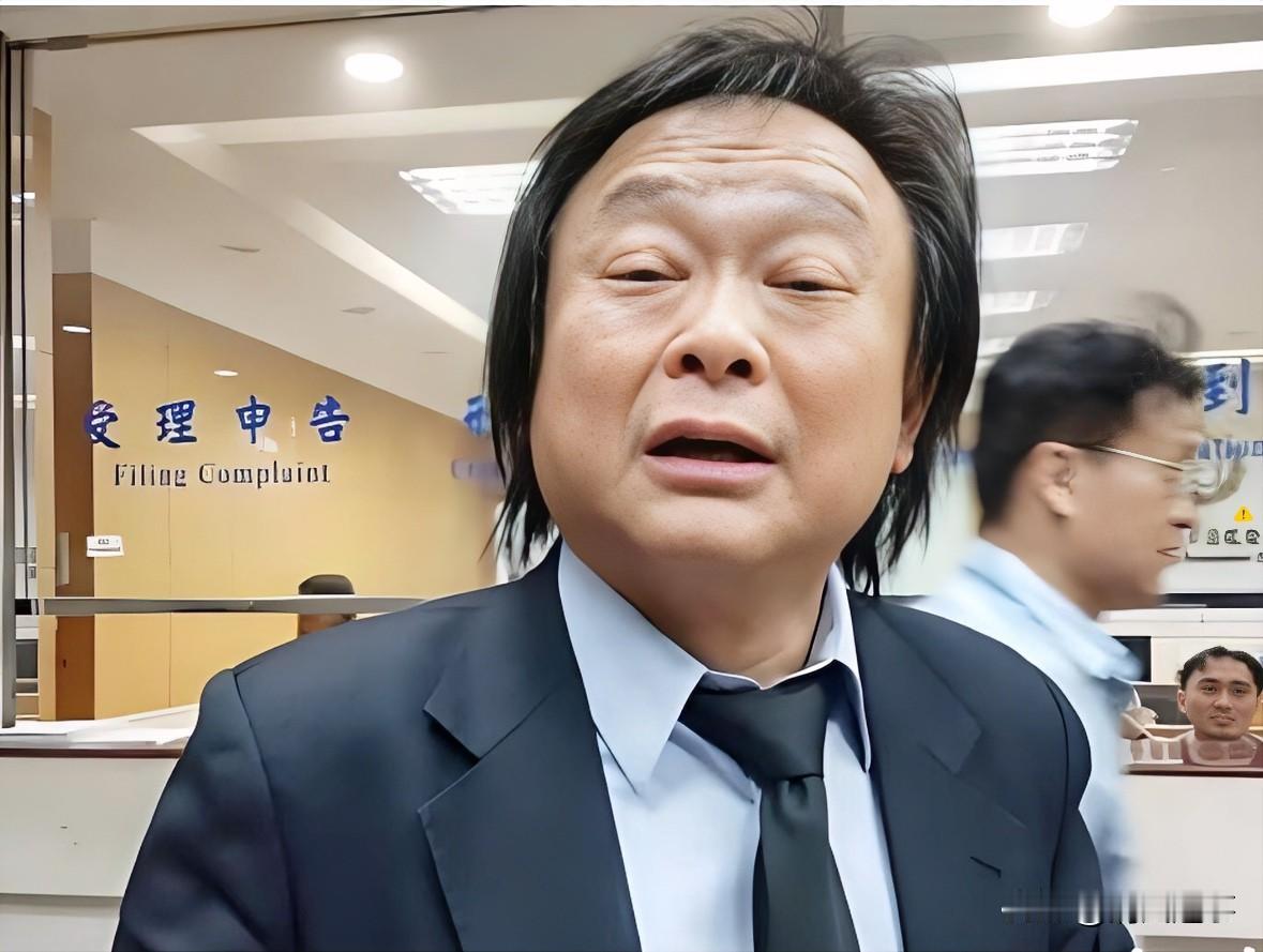 王世坚真是个“狠人”，这回是直接指着柯建铭的鼻子在问啊！“柯总召，五个月前你