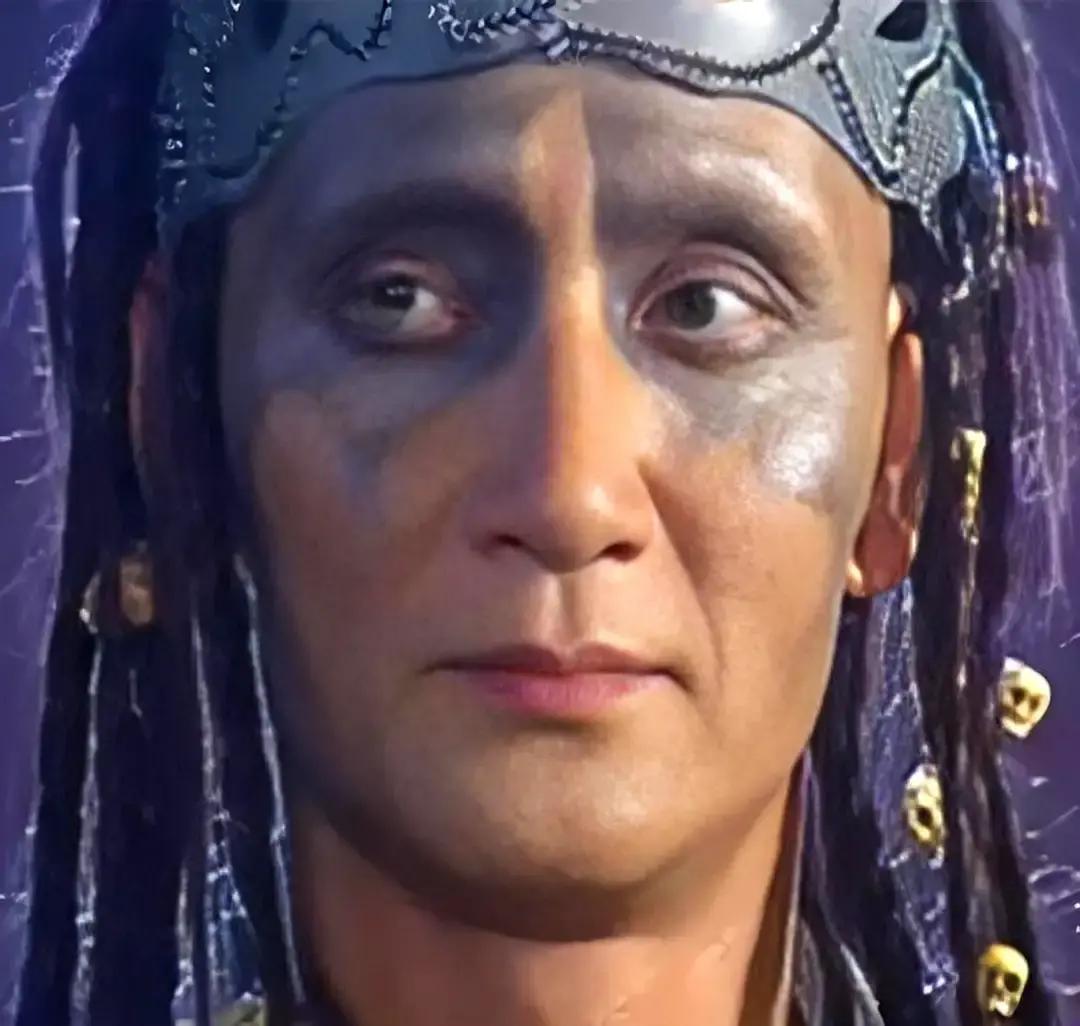 她只出场7分钟，却让全国观众记了20年。不是主角，没有台词。青楼帷帐里，她