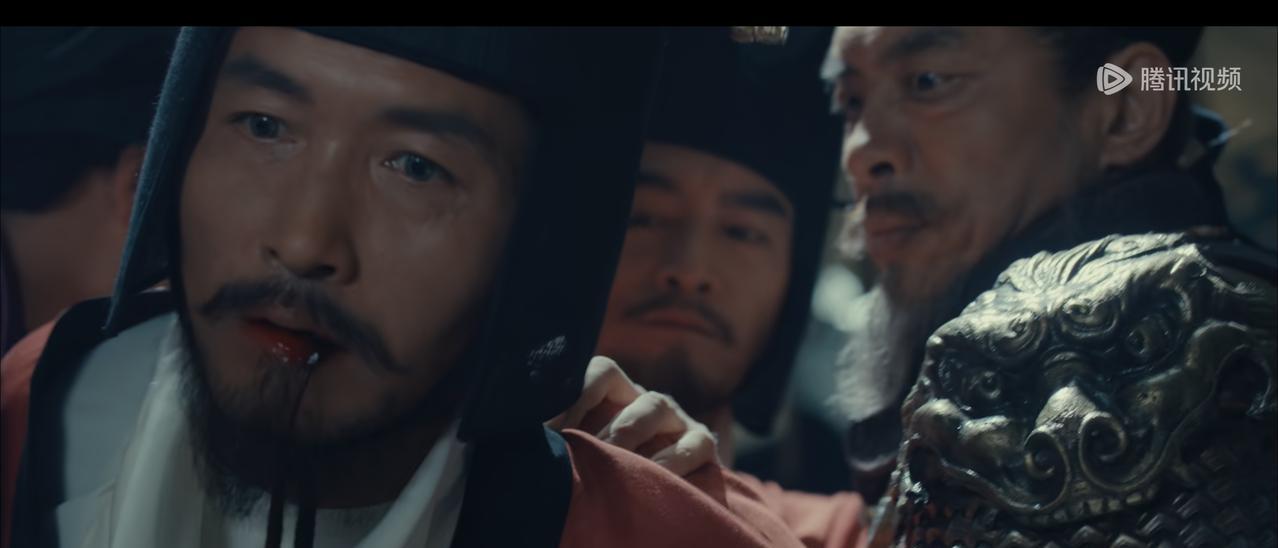 古装剧《太平年》里，吴越国主钱弘俶一刀捅向北方悍将张彦泽，满朝文武竟无一人敢拦，