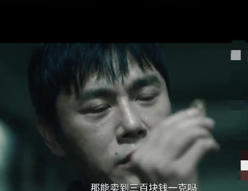 5.《扫毒风暴》。毒师卢少骅在化工厂实验室偷材料，做实验。师父邓工发现了。卢少骅