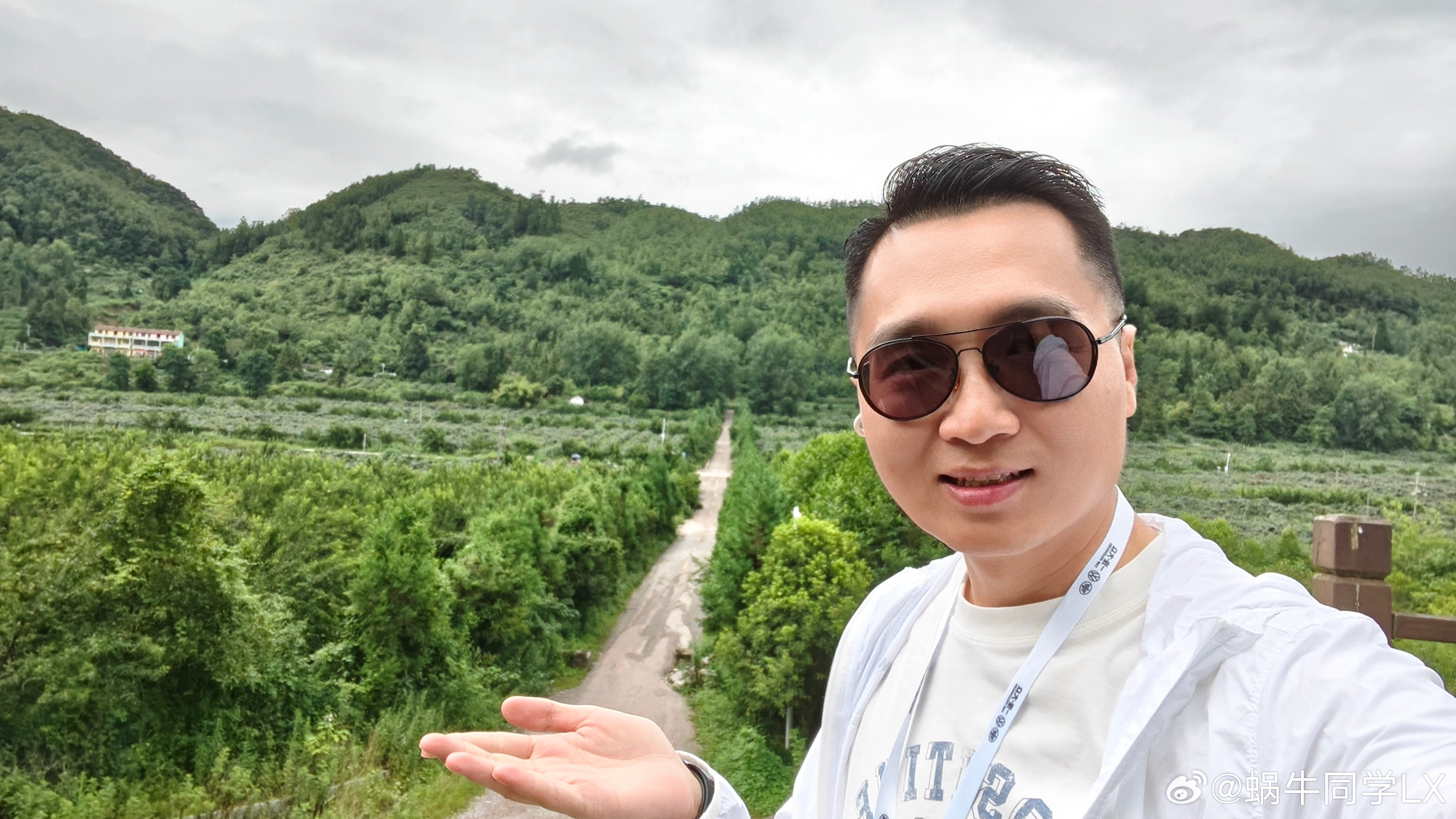 早八出发冲北京✈️本次出差任务：打卡小鹏MONAL03中国首秀，主打年轻人专属
