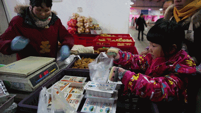 最悲哀的亲子关系: 孩子边依赖边嫌弃 父母边付出边抱怨