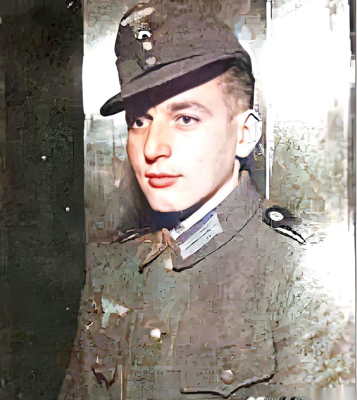 你敢信吗？9个小时，一个人，一挺机枪，在诺曼底的海滩上，干掉了美军两千多人。