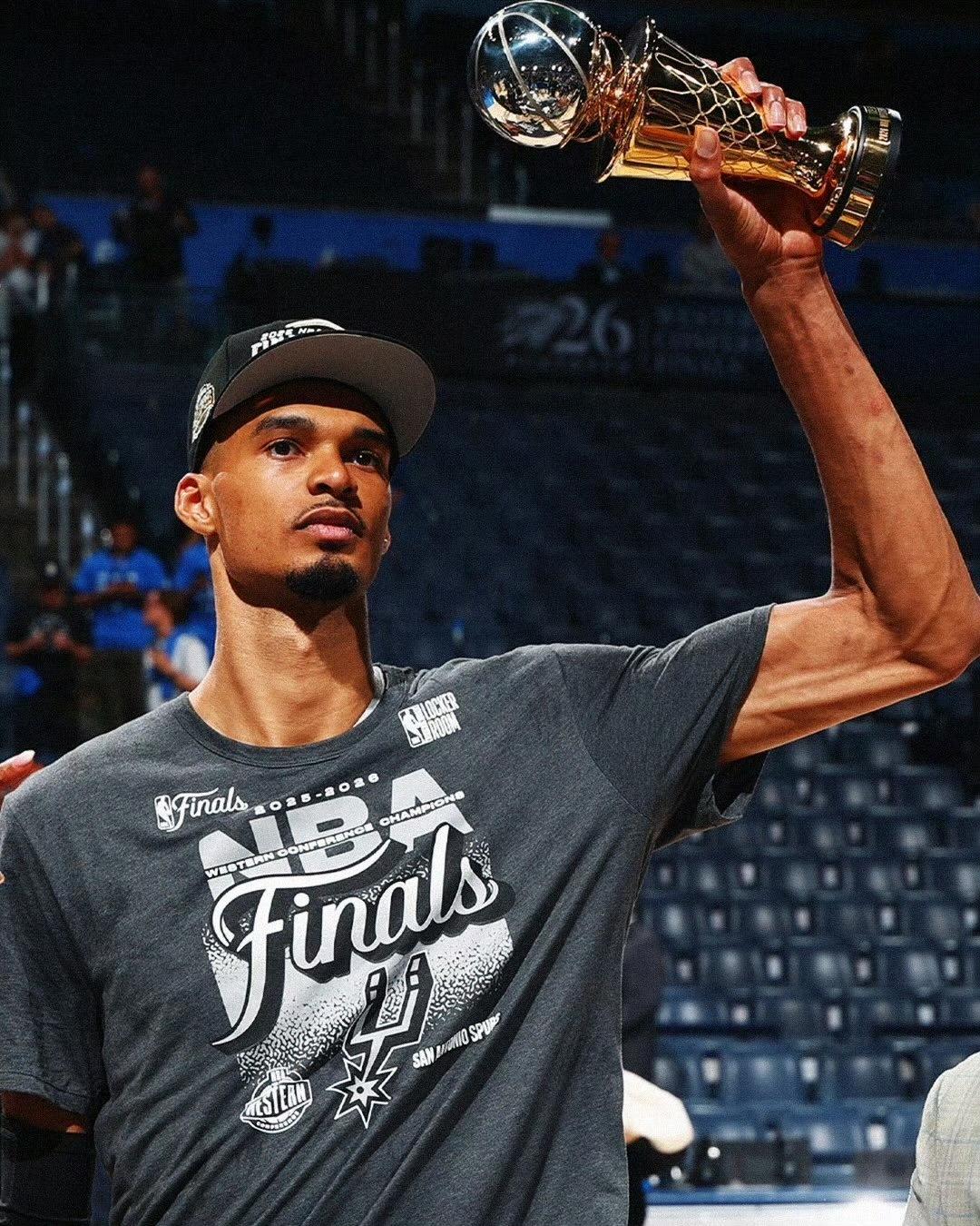 这就是为什么文班亚马是NBA历史上第一位全票当选的最佳防守球员文班亚马本赛季