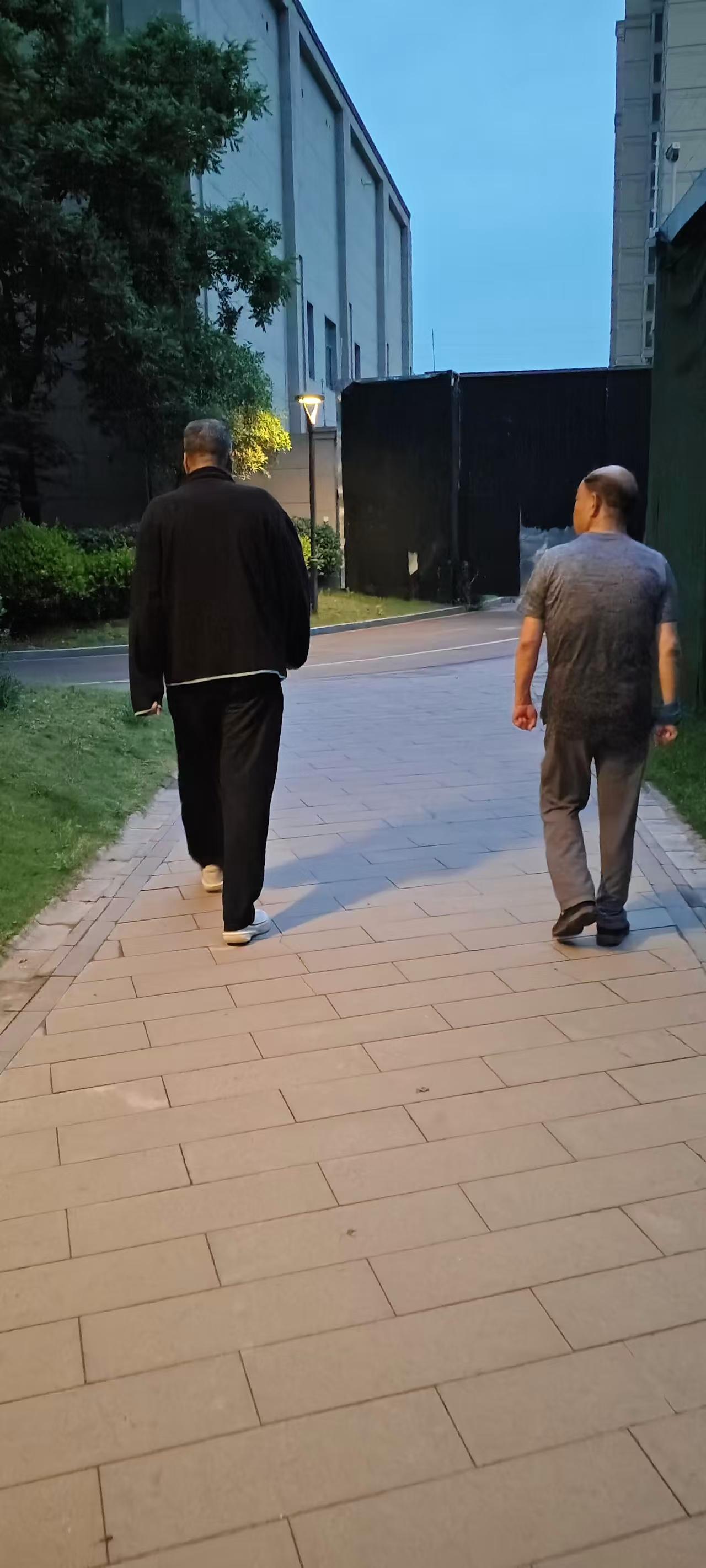 跑步从来不比速度、不攀距离，贵在日复一日的长久坚持。 昨日刷到一段治愈短视频