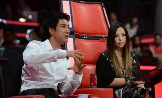 当年，王力宏为了迎娶李靓蕾，在美国买了一套3000万美元的别墅，婚后李靓蕾改名为