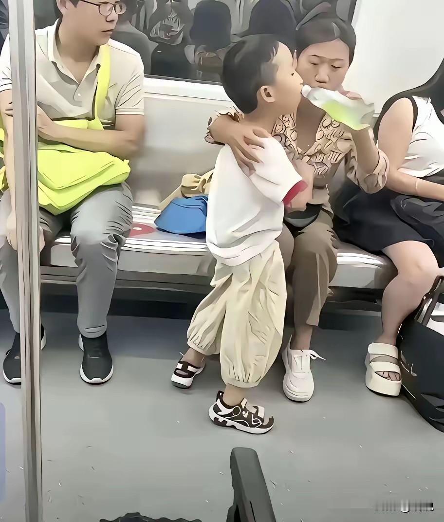 隔壁小伙惊呆了，估计是第一次见这样的事情