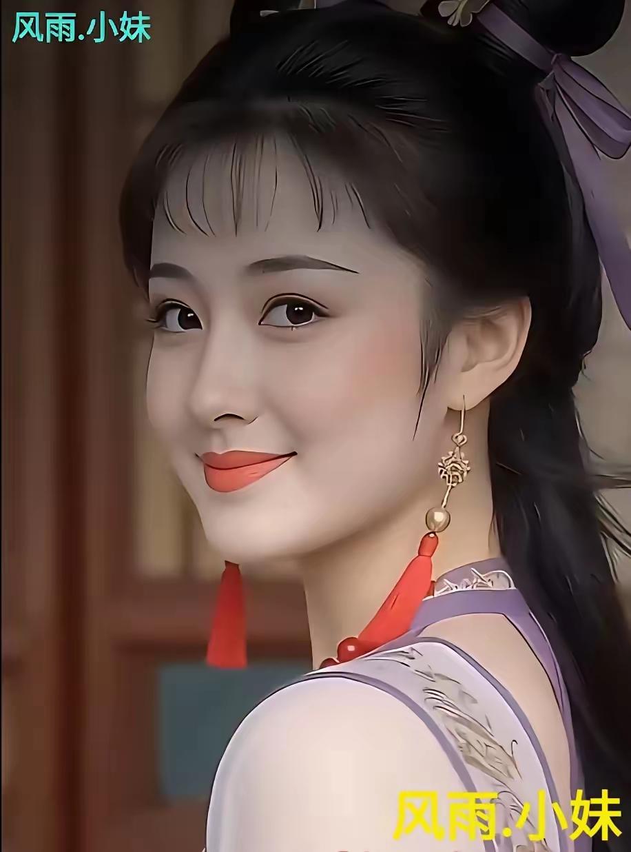 古风少女，笑靥如花，耳畔轻摇，韵味十足。
