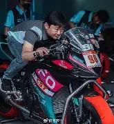 有个在川崎重工内部混了十几年的老江湖直接爆料：整个日本摩托车圈子，现在最怕的对手