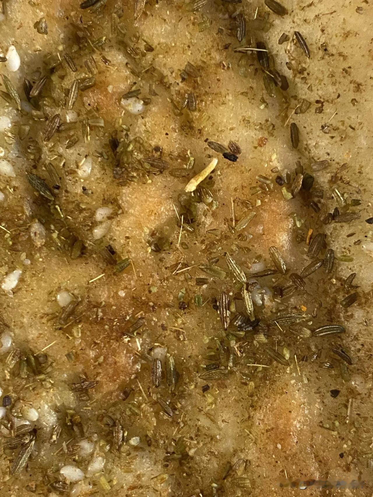 有新疆的朋友知道这馕洒了什么香料吗？昨天点了一份外卖馕🫓发觉味道真好吃呀😋