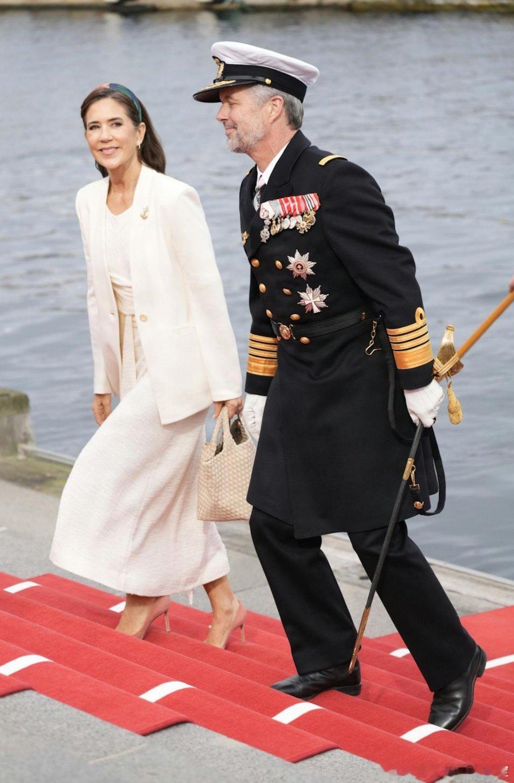 新闻2026.9.14丹麦国王夫妇结束今年的夏季航行，皇家游艇丹尼布罗格号登