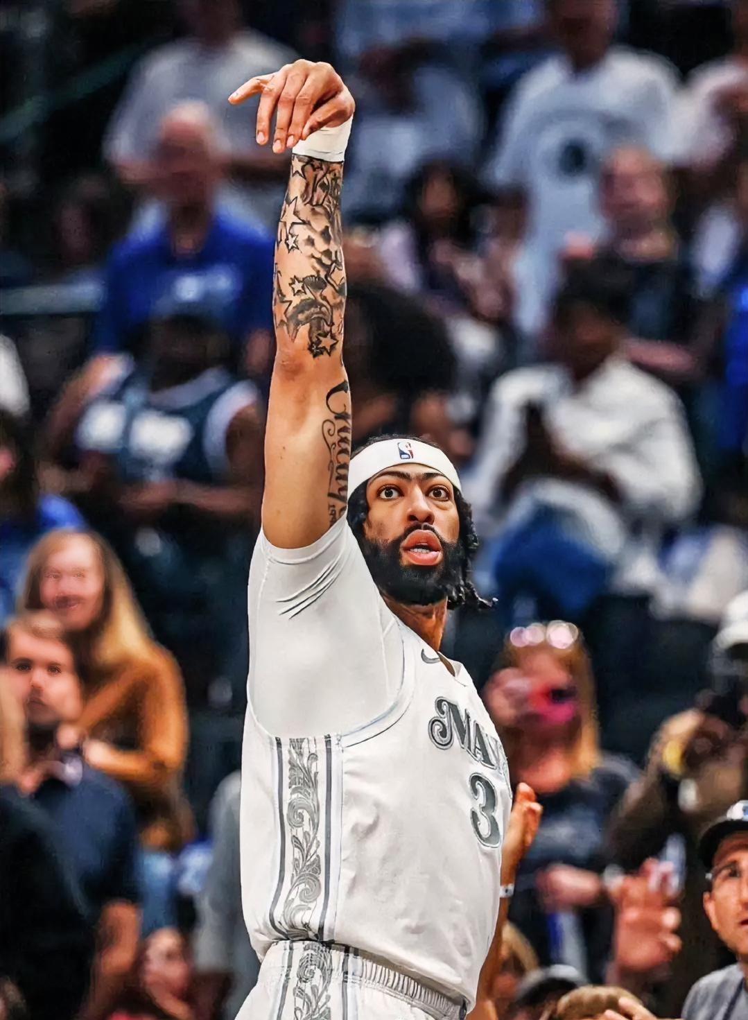 太给力了，独行侠122-109大胜火箭，这3位球员是球队赢球的绝对功臣！1. 