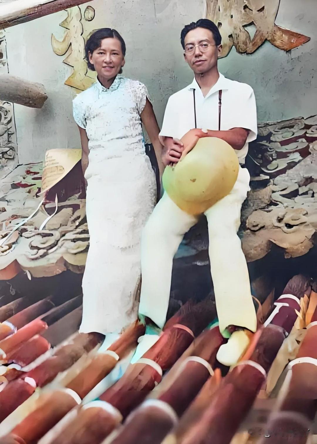 这才是林徽因与梁思成的真实模样，这并非演戏，也绝非演员扮演的！而是1935年夫妇