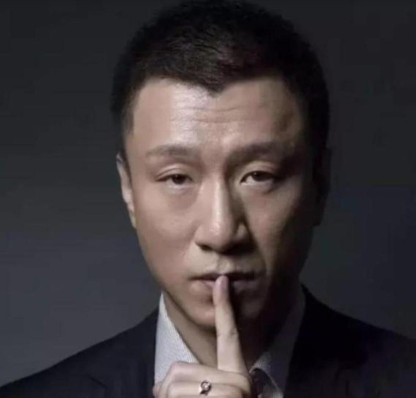 有一次，鲁豫问孙红雷：“跟你合作过的女演员里，你最喜欢谁呀？”孙红雷想了想，回答