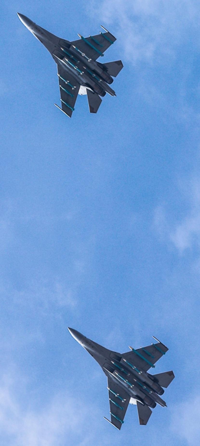 空军的日子现在也这么富裕了，咱们以前那打过这么富裕的仗！两架歼-16编队出击，每