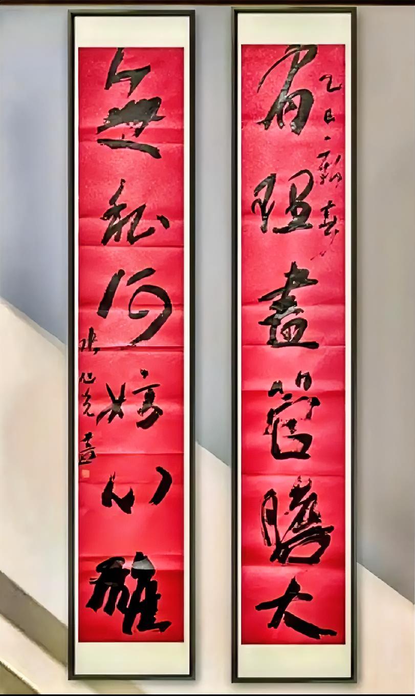 张旭光把邱馆长给起诉了，原因就源于邱馆长的书法批评。对错先不论，因为谁的书法都有
