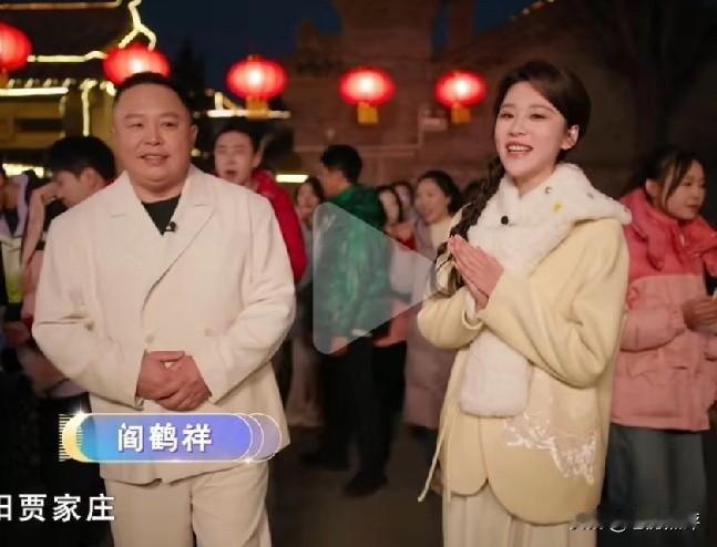 “阎鹤祥离开德云社了，还开了一家相声园子，场场爆满，票都要靠抢！”类似的文章