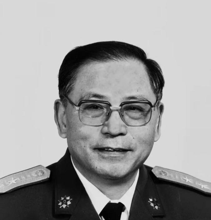 1950年，粟裕正在汇报工作，门突然被撞开。李克农冲进来，声音发颤：“粟