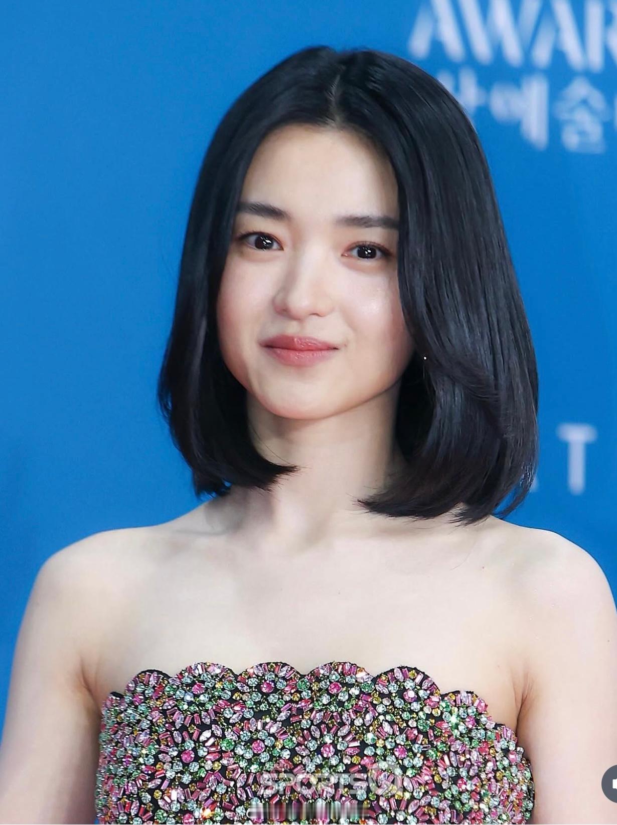 金泰梨金泰梨百想视后金泰梨百想视后整个人散发着很健康向上的活力💖妆容也特别自