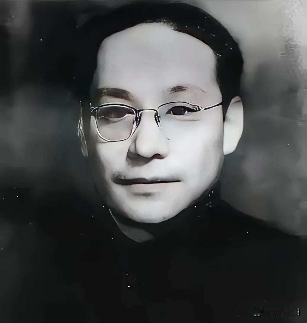 1940年，打入日伪内部的刘人寿，正用电台给党组织发报，几名日军突然冲了进来，他