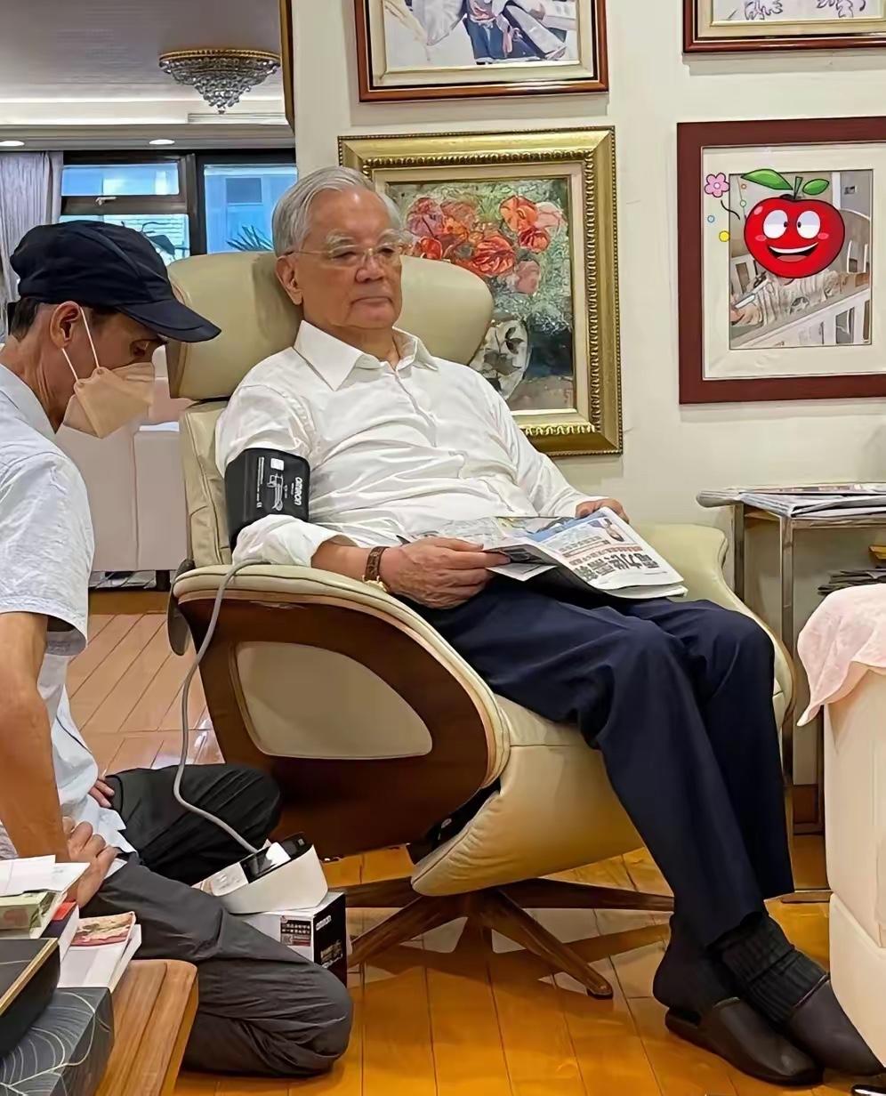 中国国民党原主席连战，如今已是90岁高龄90岁的连战现在基本不出门了。身边人