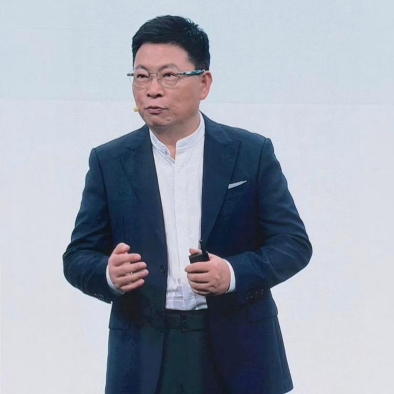 今晚友商都别睡了！bba彻底失控当余承东说出：“我不谦虚的说，不说500万以内，