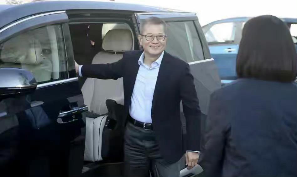 腾势在香港政商界这么受欢迎！香港21名司局长座驾公开，其中11位的领导座驾是腾势