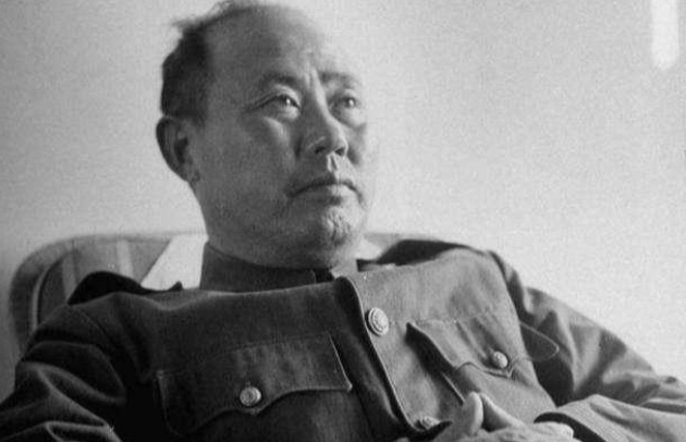 傅作义是解放战争期间加入我方阵营的军权最高的国民党高级将领。1949年起义时任国