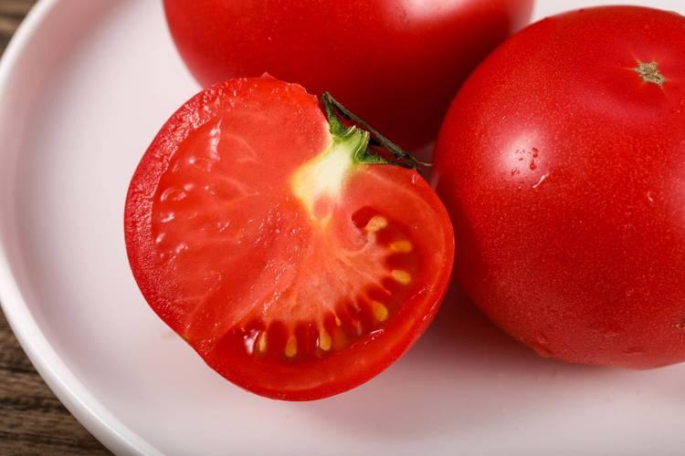 大葱是前列腺的“保镖”？提醒：不想患上前列腺癌，多吃4种食物前列腺癌在男性恶