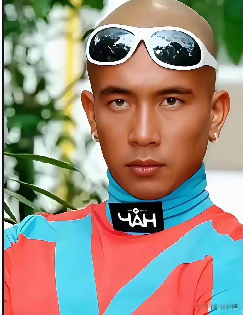 就算是年轻时的具俊晔，好像也没有多帅，按现在的审美看，仅光头这一项，就能劝退很多
