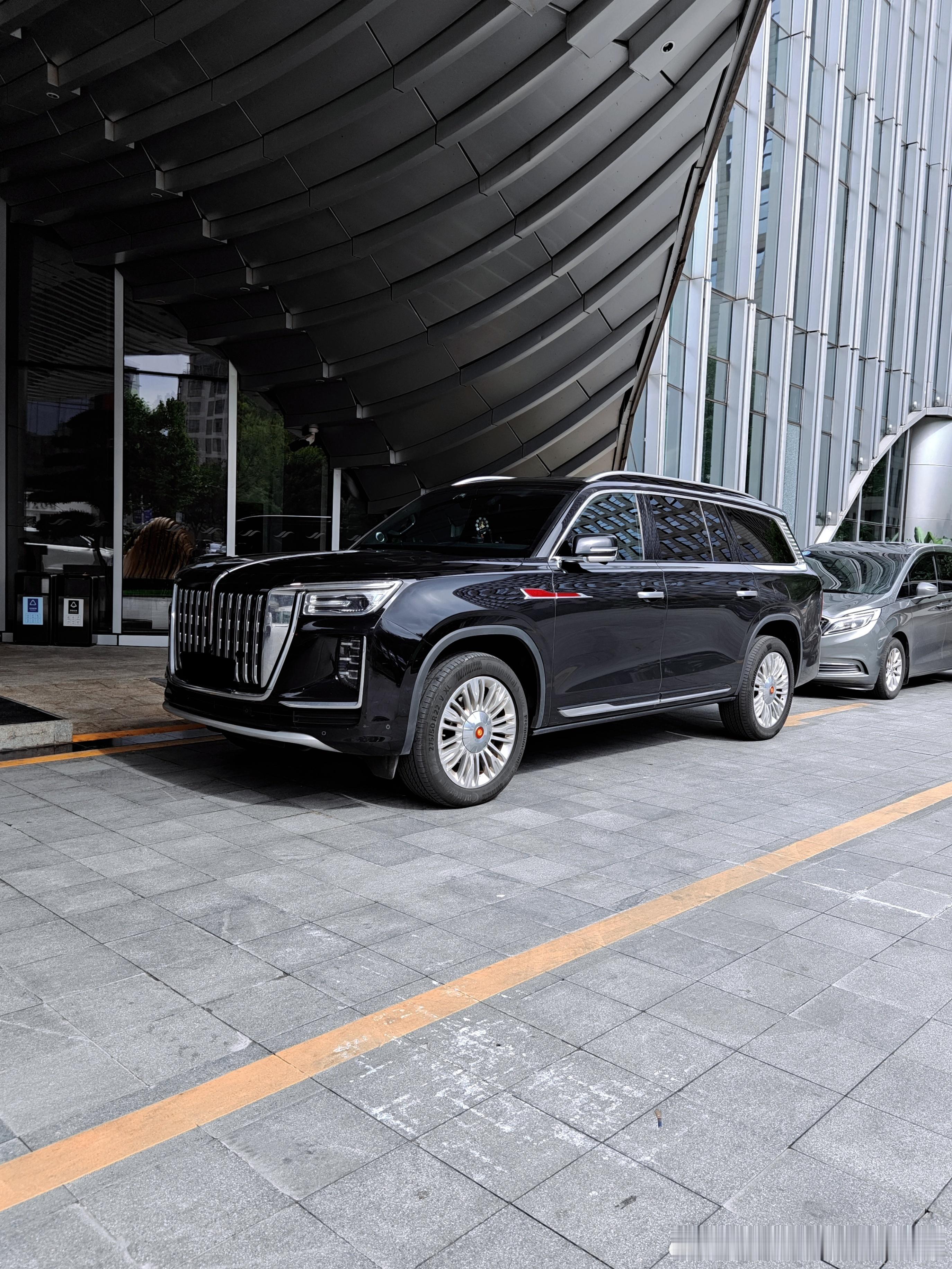一汽红旗红旗大型SUV，4.0T的红旗国耀这个气场很强大哦[666]​​​