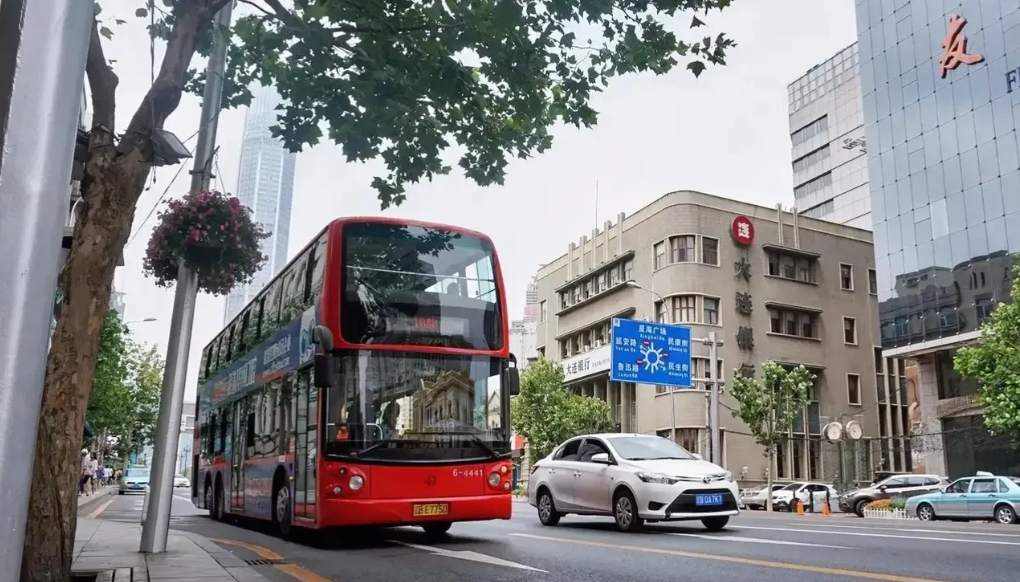 不得不说，大连的老年人都太年轻了，根本看不出来多大岁数[捂脸哭]昨天坐公交车，有