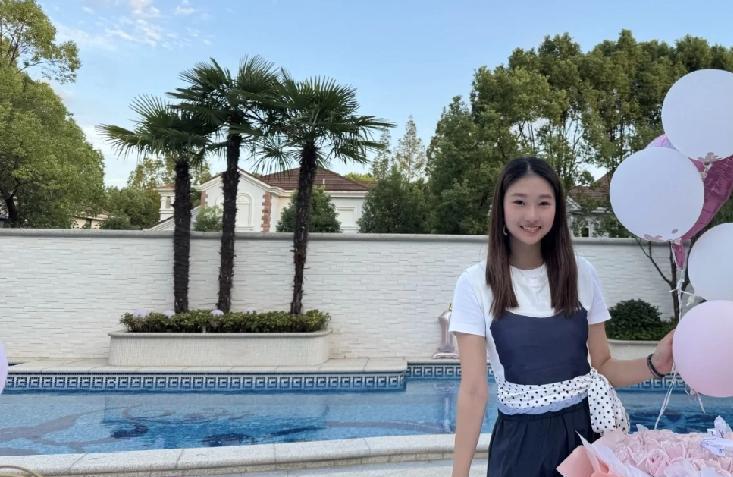 马伊琍女儿，基因太强大了9月21日，有网友发现马伊琍女儿在社交平台晒出一组生活