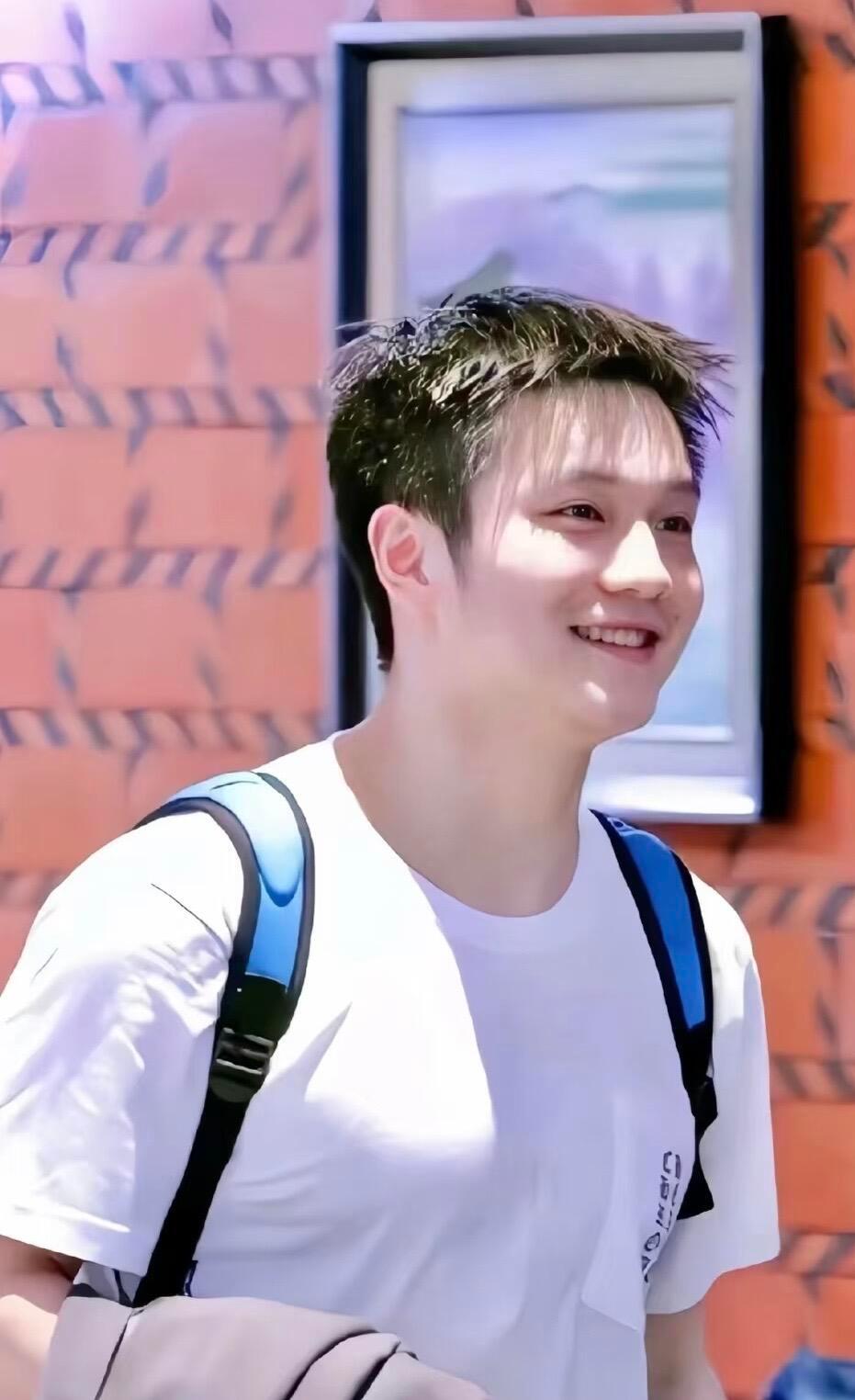 樊振东含金量还在上升中樊振东自带金气场赛场之上稳扎稳打，一次次拿下亮眼战绩，樊振