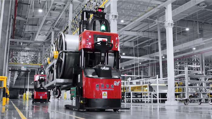 江苏无锡: 锚定新型工业化, 工业强基铸就新质生产力