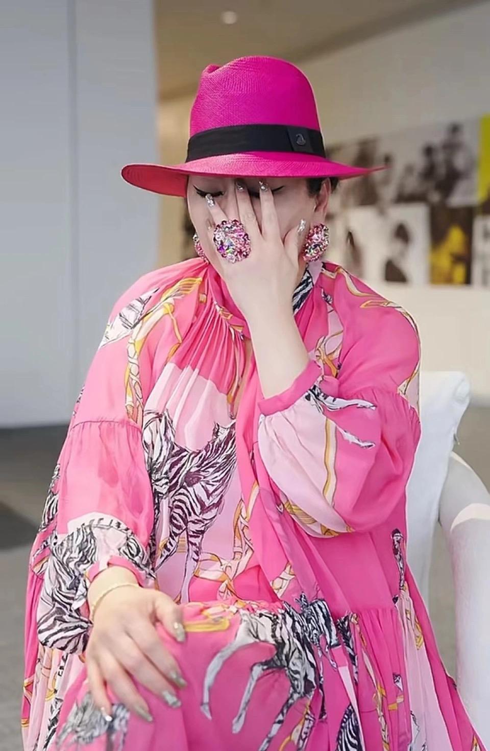 向太一句话，把豪门生孩子的遮羞布给扯了：身边有钱人没一个不生孩子的，而且都往多了