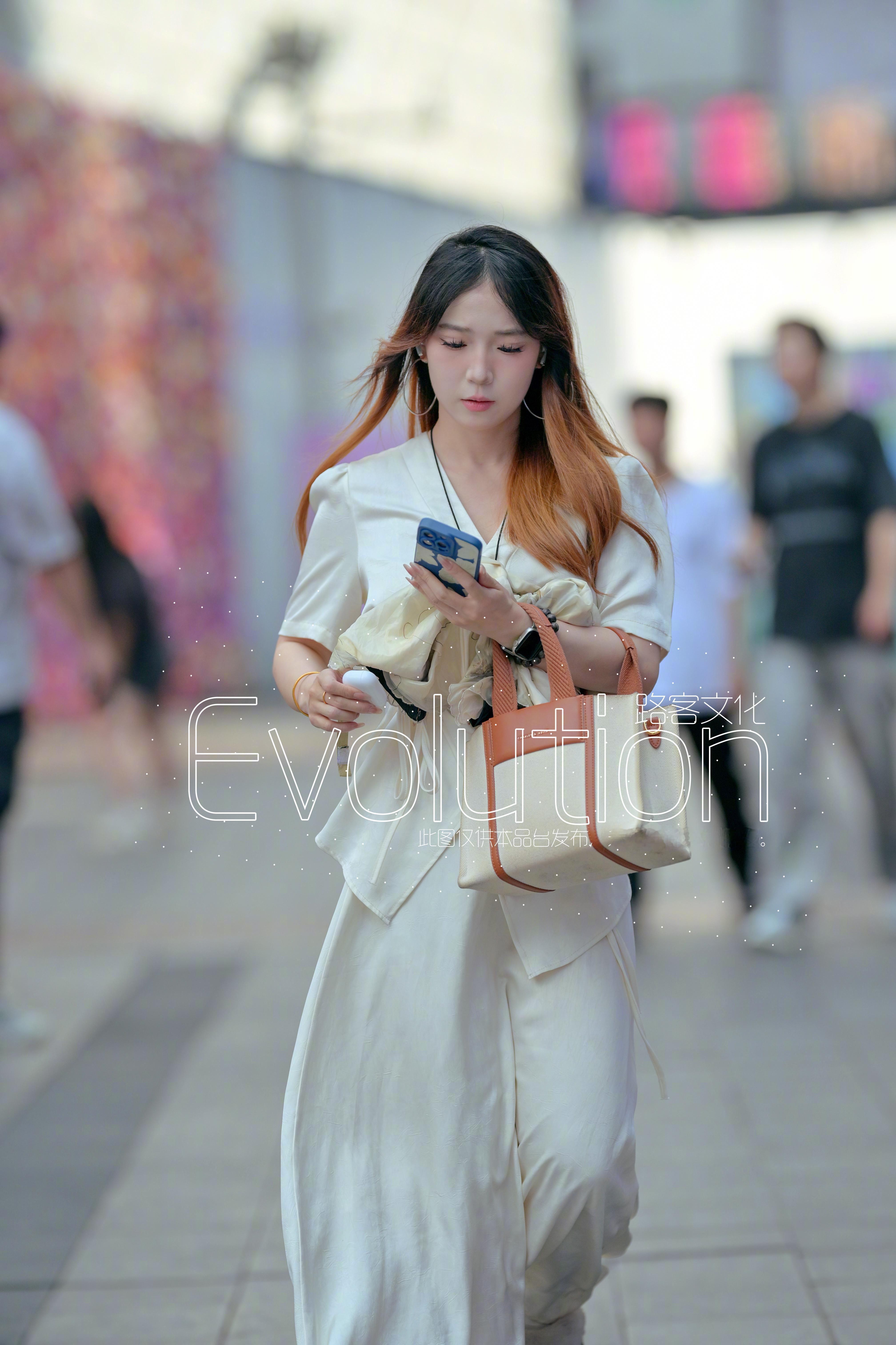 穿搭有点意思有层次可惜没拍全​​​