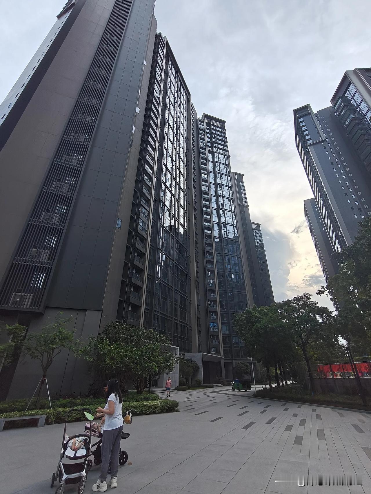 女人不能总给男人压力。今天就听到一女邻居聊天时，就说，我们女人不要总是给自己男