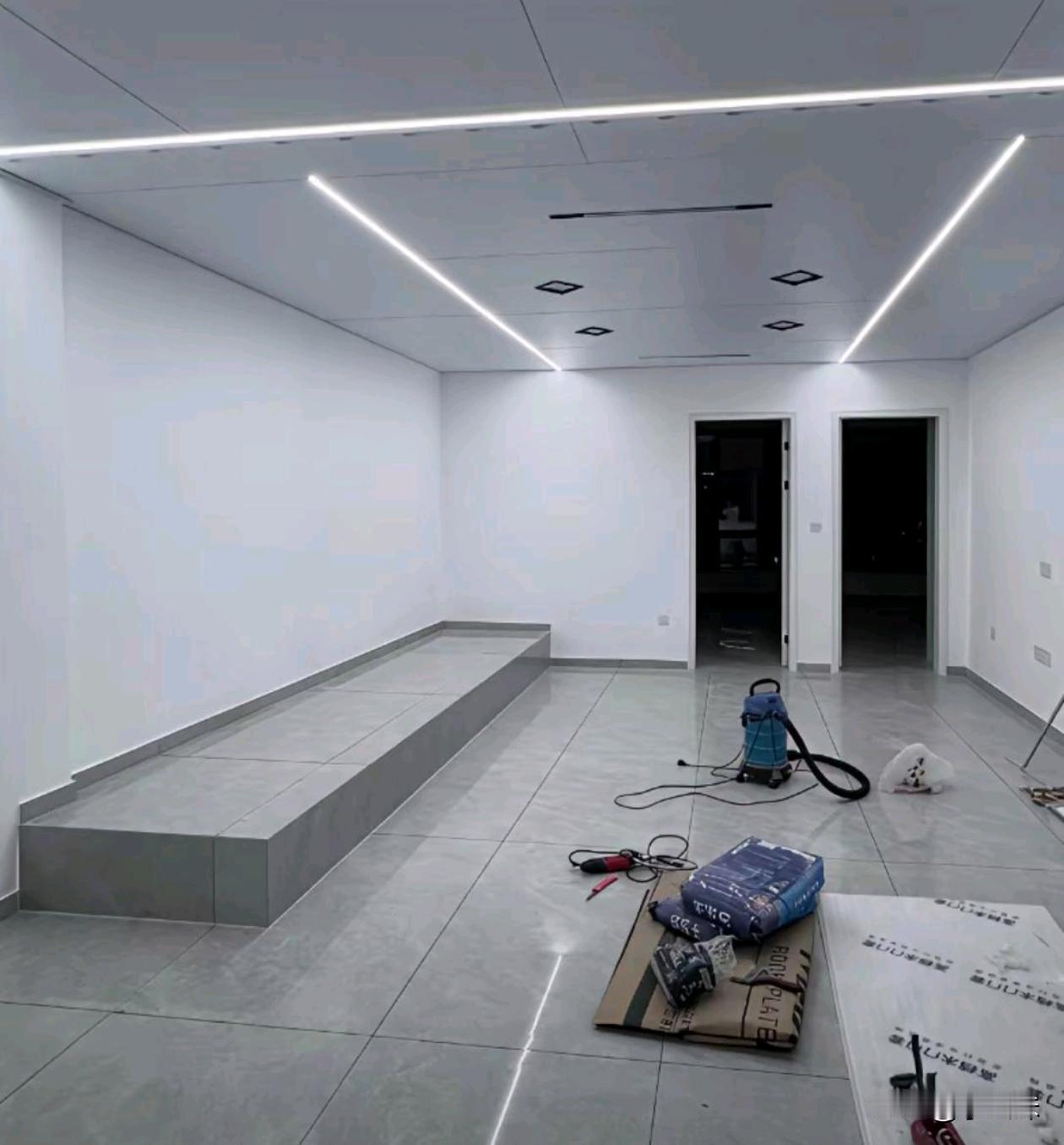 客厅那么大一个台阶该怎么装修好看