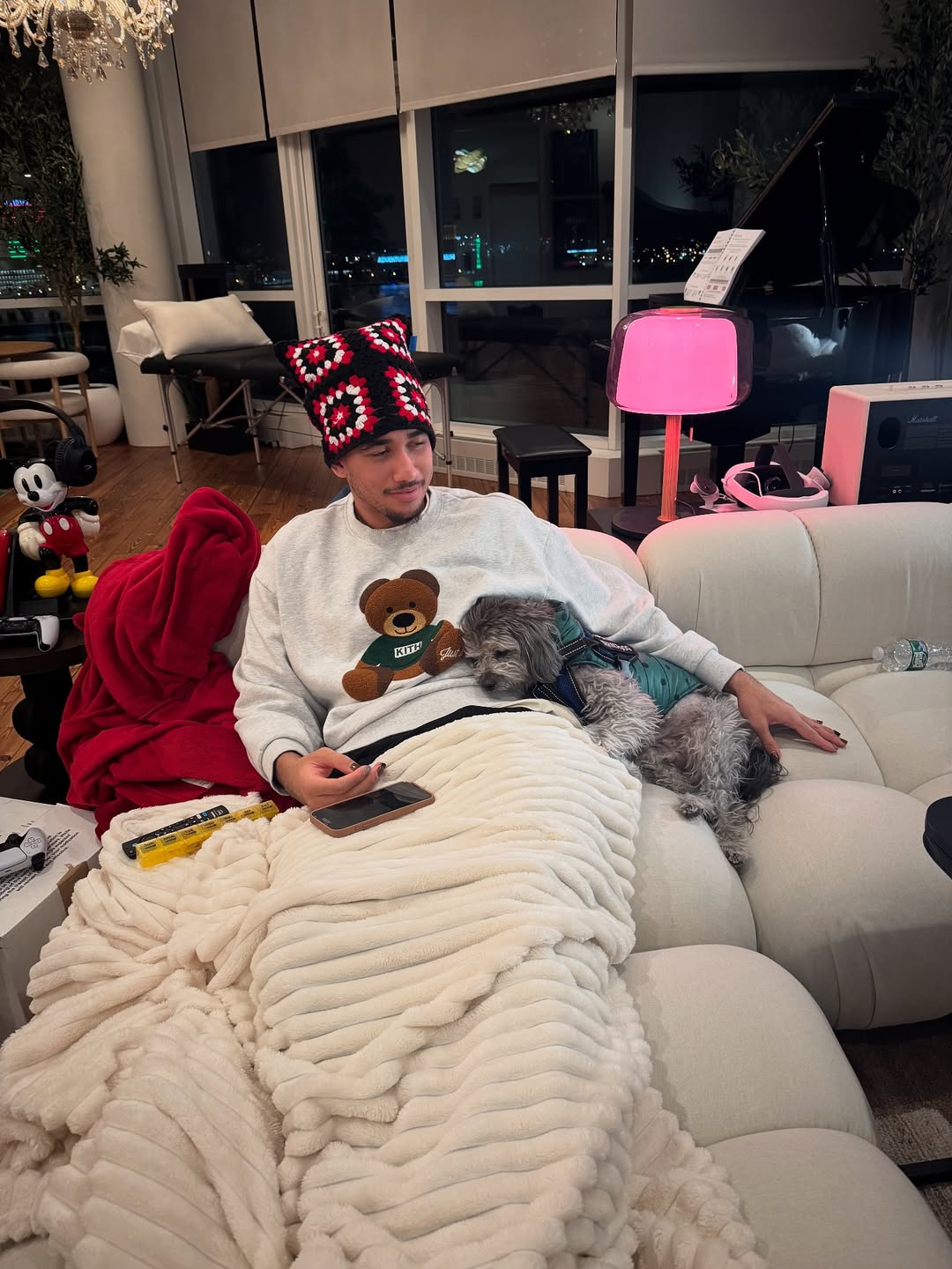 贾里德-麦凯恩Ins晒照缅怀爱犬:我的,安息吧