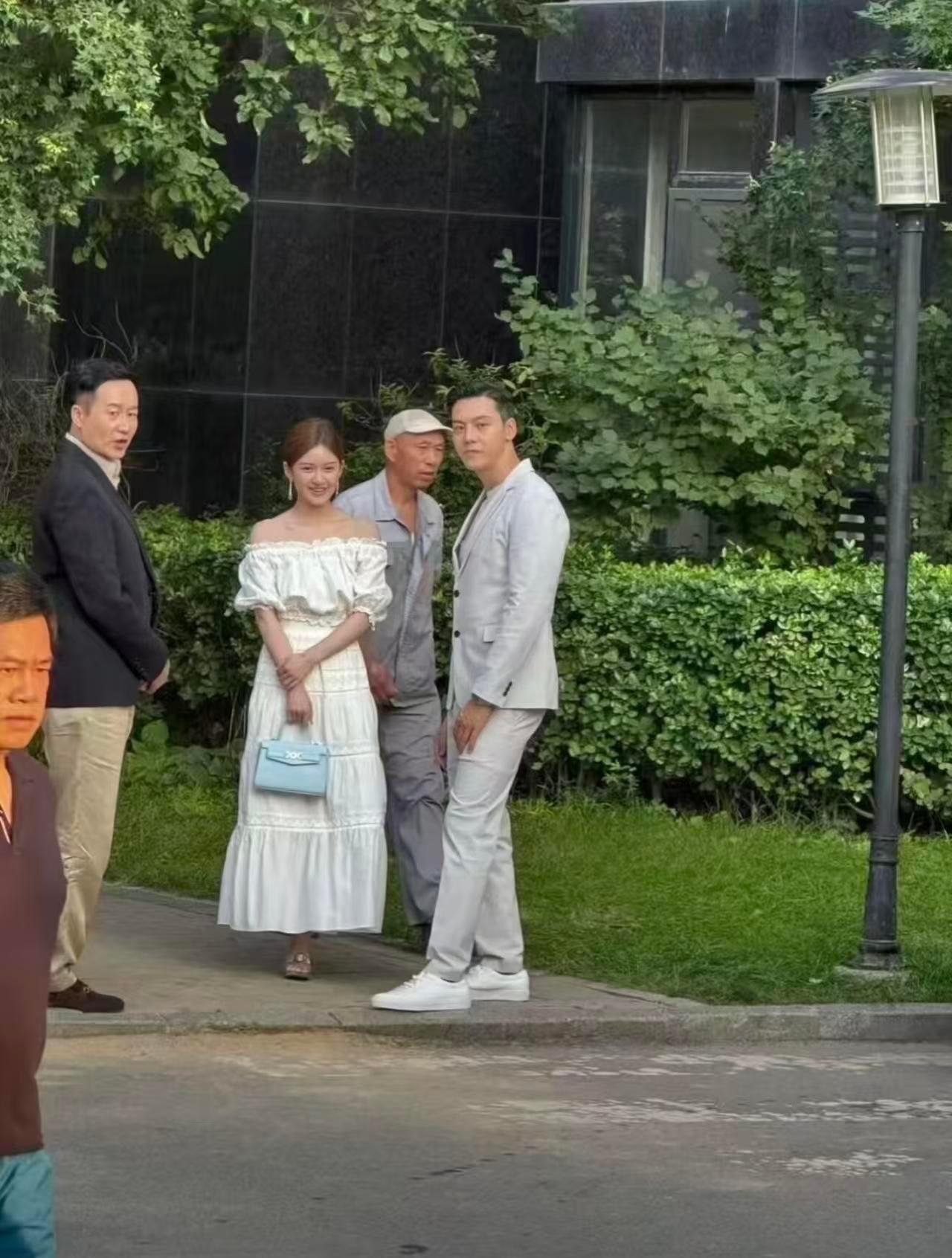 偶遇明星。。赵露思是真的不上镜。。​​​